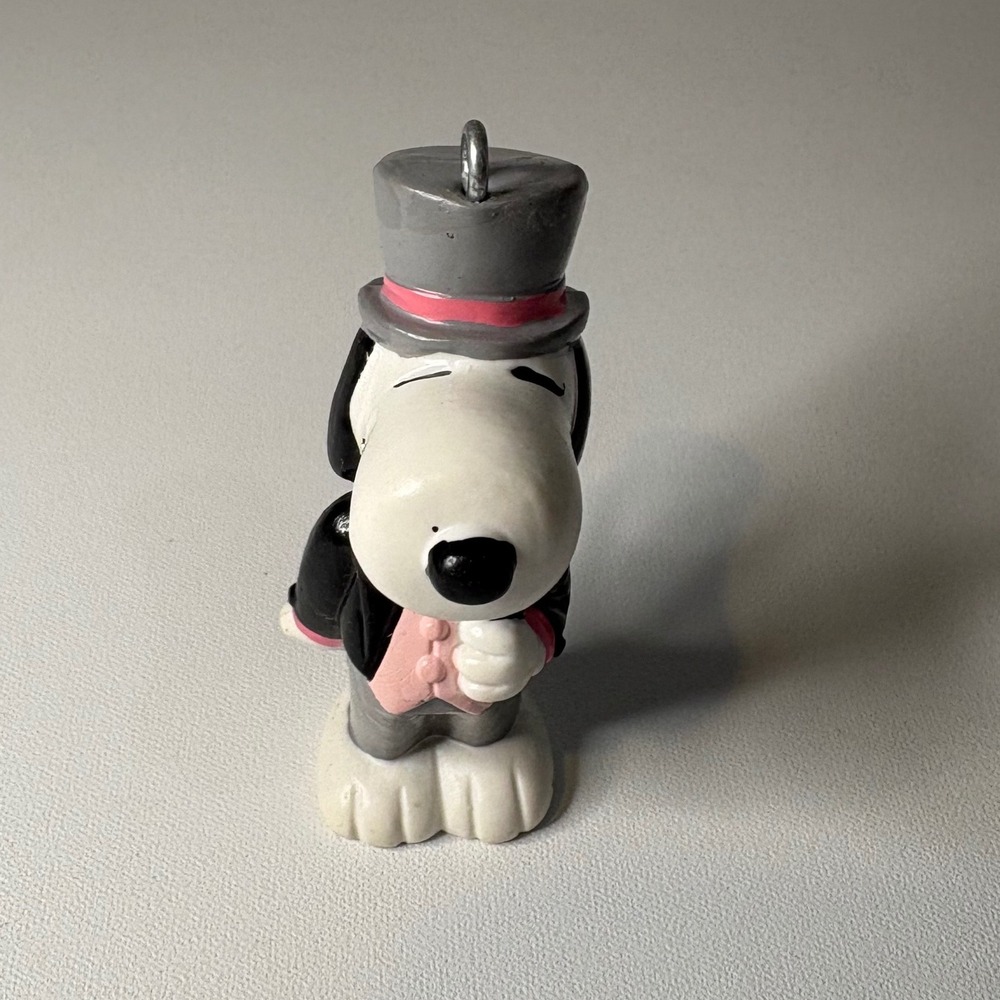 Vintage Snoopy Peanuts PVC Figure Tuxedo Top Hat Ornament Collectible 2.75"